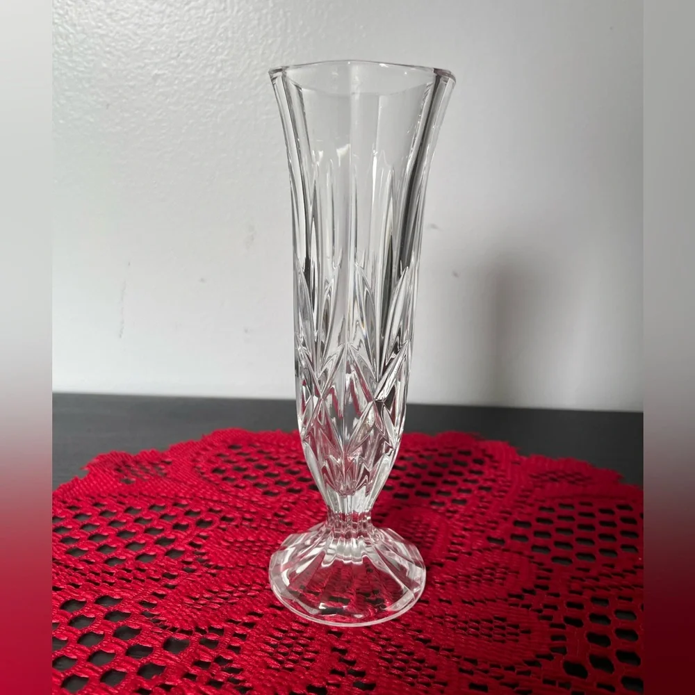 Elegant Clear Crystal Bud Vase